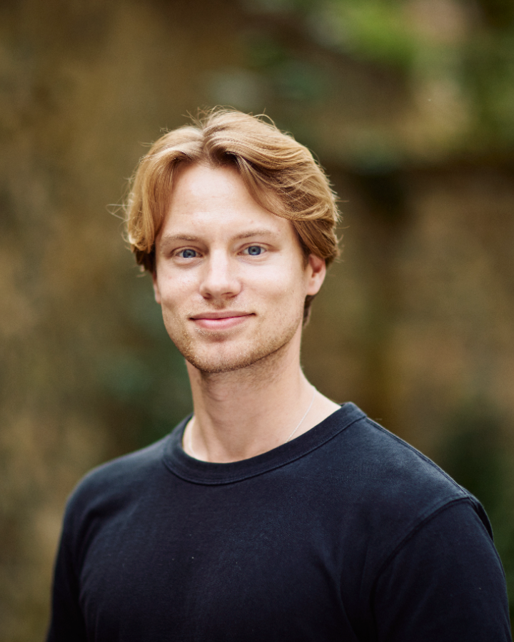 Thomas Hakman, passport photo